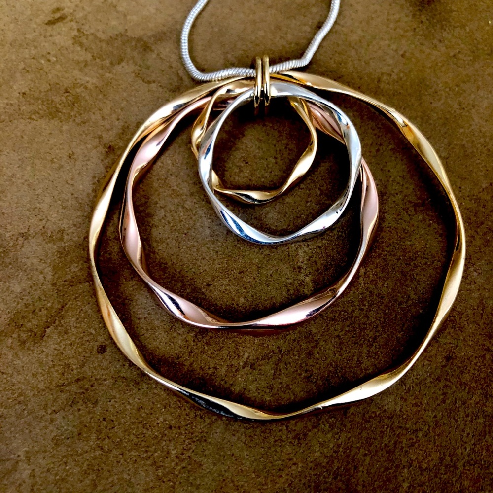 gold/silver necklace worn elongated chain.